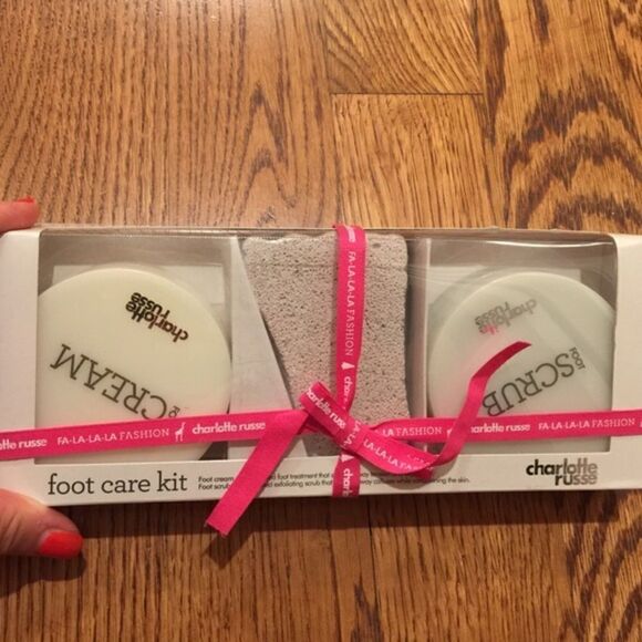 🎉1 hr Sale🎉Foot care kit - Picture 1 of 4
